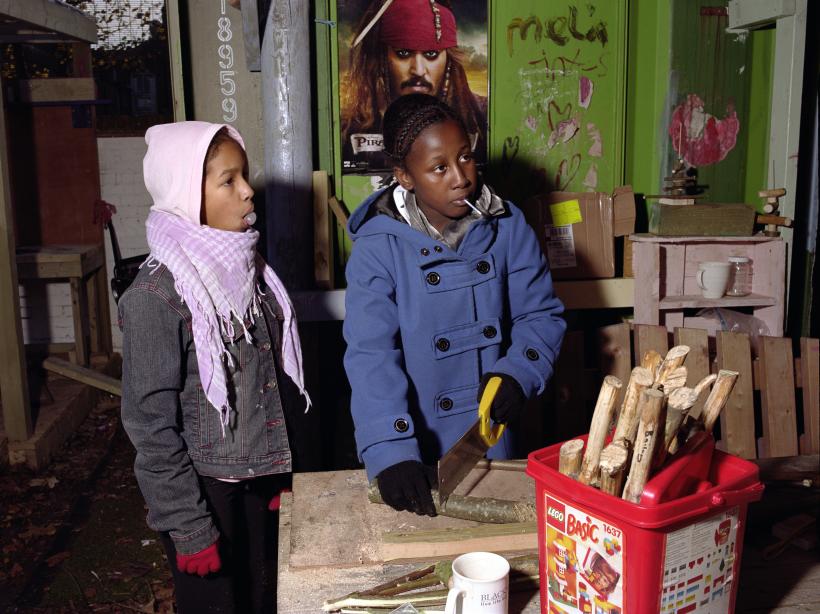 Mark Neville, Arts and Crafts at Somerford Grove Adventure Playground, 2011